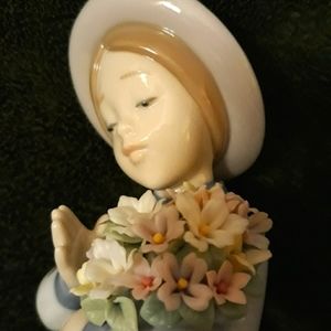 Lladro Blossom Time figurine #6869